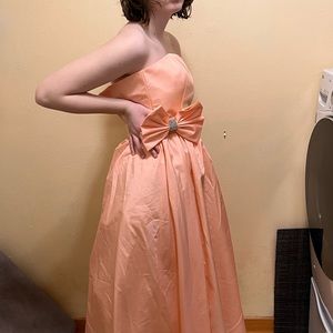 Vintage 80’s taffeta gown -formal size says 11/12 it’s about a 4/6 …